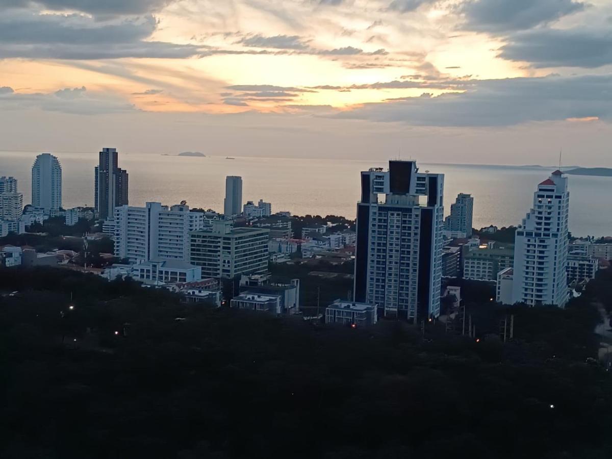 Unixx Condo Pattaya Near Walking Street Luaran gambar